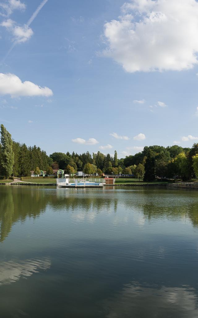 Panorama des Lacs De La Folie à Contrexéville