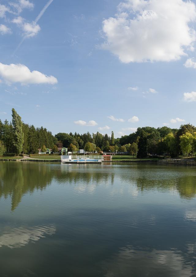 Panorama des Lacs De La Folie à Contrexéville
