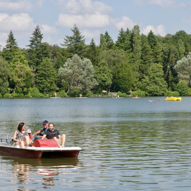 Waterfietsen en peddels Lacs De La Folie Contrexéville ©eric Marguet