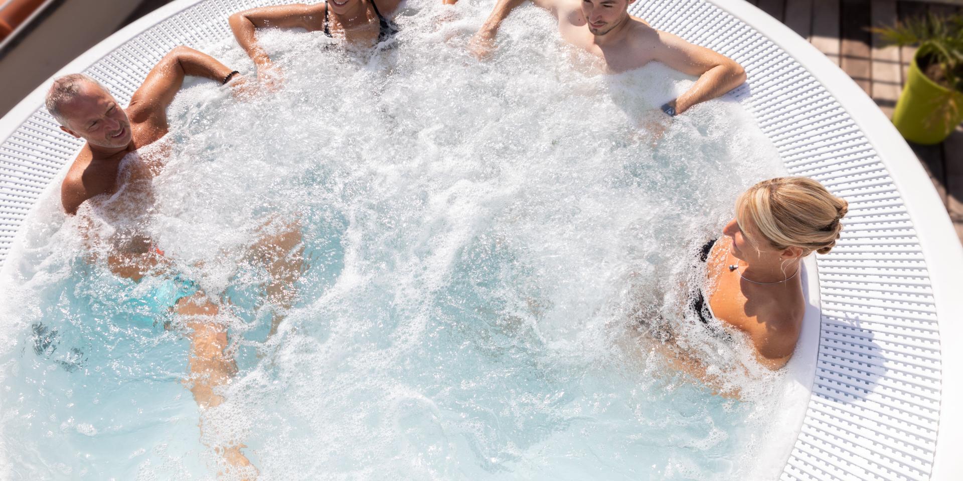 Outdoor whirlpool baths ©domaine Thermal Contrexeville Copy