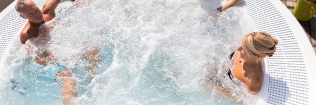 Outdoor whirlpool baths ©domaine Thermal Contrexeville Copy