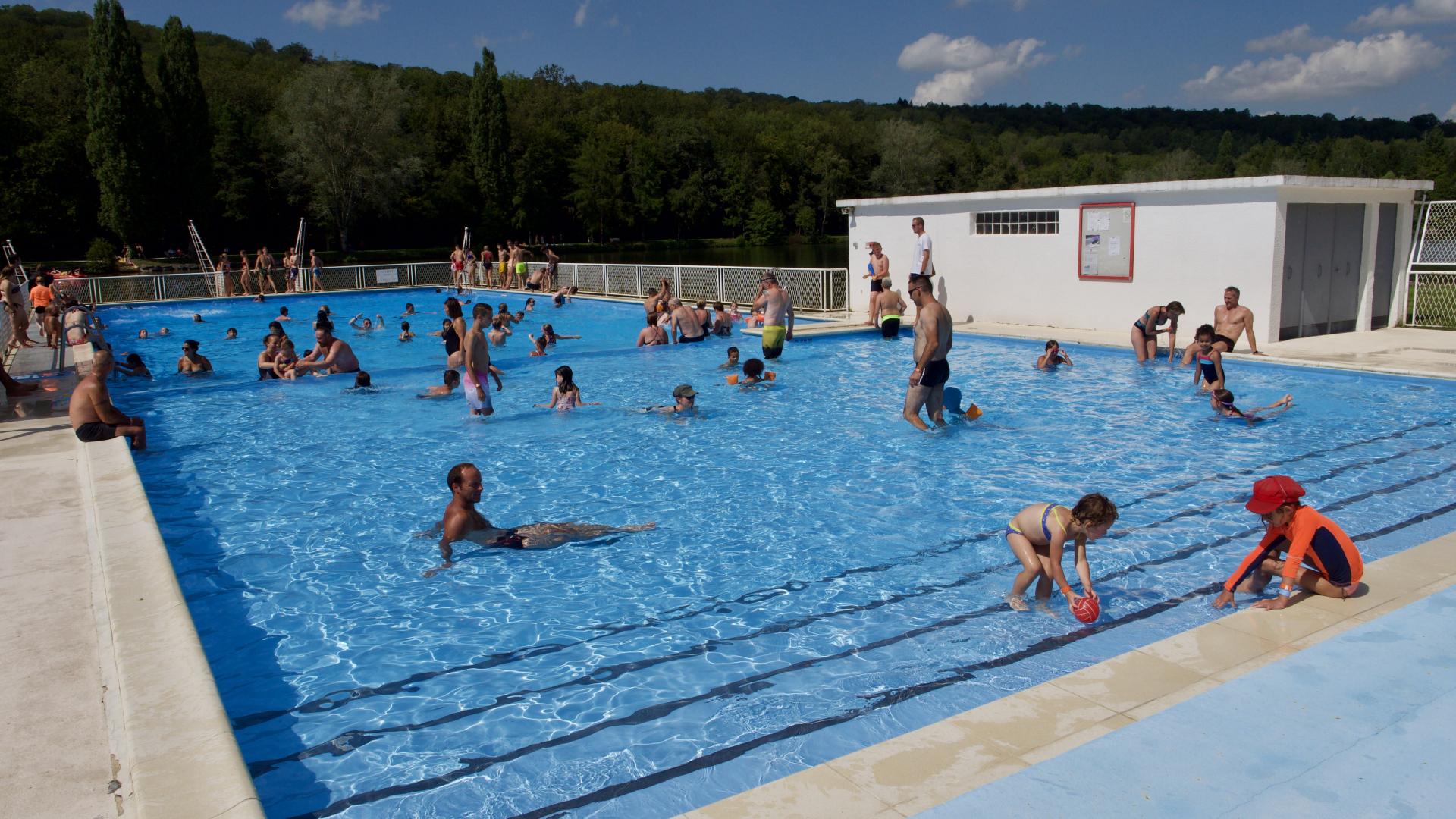Contrex gratis buitenzwembad ©eric Marguet