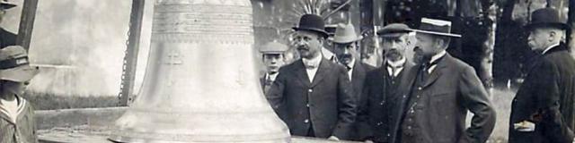 Photo ancienne de la livraison de la cloche à la Chapelle Orthodoxe russe de Contrexéville