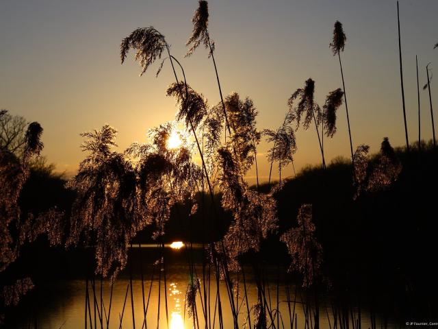 Zonsondergang over de Lacs De La Folie maart 2022 ©j Pierre Fournier