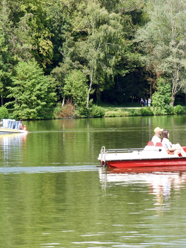 Lacs De La Folie pedal boats ©e.marguet For Contrexéville Tourism