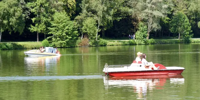 Pédalos sur le lac