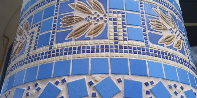 Détail de la mosaïque des colonnade de la galerie thermale à Contrexéville