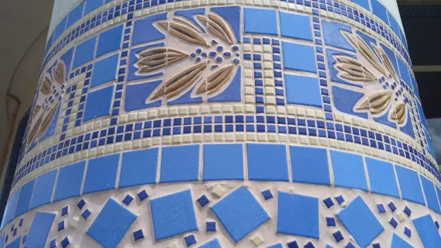 Détail de la mosaïque des colonnade de la galerie thermale à Contrexéville