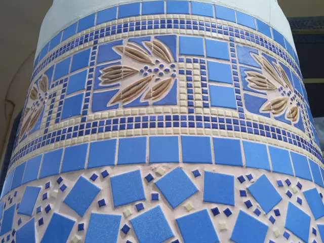 Détail de la mosaïque des colonnade de la galerie thermale à Contrexéville